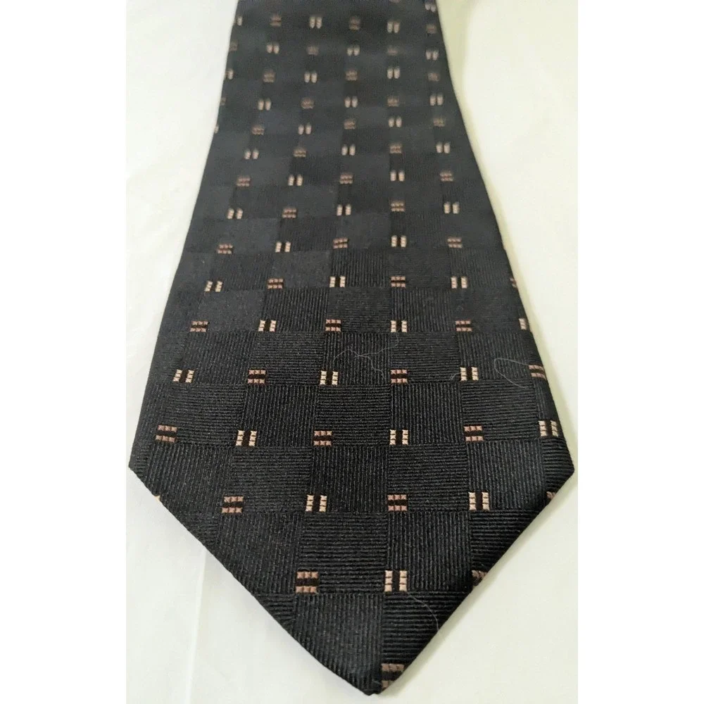 TOM JAMES Black Geometric Classic Corporate 100% Silk Tie Made USA 56 x 3.5